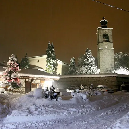 Cozy Next To Gondola *